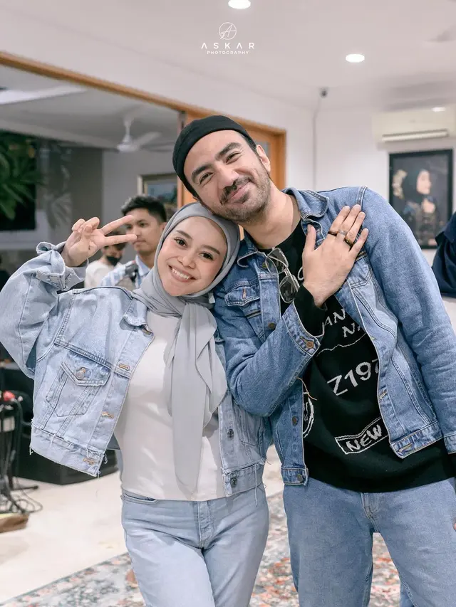6 Potret Lesty Kejora Pasca Dua Bulan Melahirkan, Dipuji Tetap Langsing