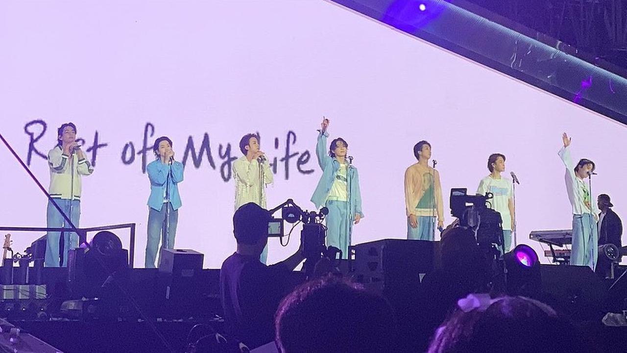 BTS di Konser Yet To Come In Busan.