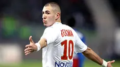 Lyon's Karim Benzema reacts during the French L1 match Caen vs. Lyon, on December 20, 2008, at the Michel-d'Ornano stadium in Caen. Lyon defeated Caen 1-0. AFP PHOTO/KENZO TRIBOUILLARD