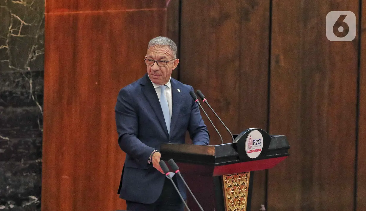 Presiden Inter-Parliamentary Union (IPU) Duarte Pacheco memberikan sambutan saat pembukaan the 8th G20 Parliamentary Speakers' Summit (P20) di Gedung Nusantara, Kompleks Parlemen, Senayan, Jakarta, Kamis, (6/10/2022). P20 merupakan forum yang delegasinya terdiri atas parlemen dari seluruh negara G20 dan diselenggarakan dalam satu rangkaian KTT G20, dalam forum tersebut DPR RI yang menjadi tuan rumah mengusung tema ‘Stronger Parliament for Sustainable Recovery'. (Liputan6.com/Angga Yuniar)