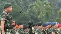 Pangkostrad Letjen TNI Edy Rahmayadi mengecek kesiapan pengamanan Raja Salman. Sementara itu, rombongan pendahulu Raja Salman sudah tiba.