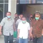 Foto:. Mantan Wali Kota Kupang Jonas Salean saat dijemput tim kuasa hukum di Rutan Kupang (Liputan6.com/Ola Keda)