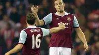 Andy Carroll Terancam Absen Setengah Musim