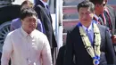 Presiden Cina Xi Jinping (kanan) saat tiba di bandara internasional Manila, Filipina, (17/11/2015). Xi Jinping hadir untuk menghadiri Kerjasama Ekonomi Asia - Pasifik (APEC). (REUTERS/Romeo Ranoco)