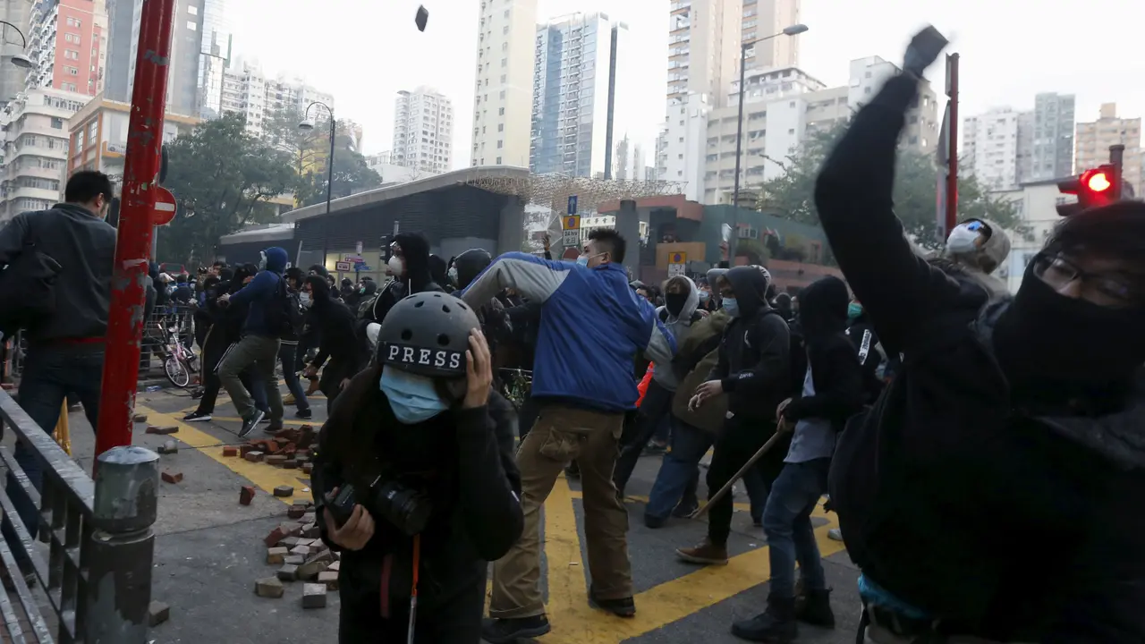 20160209-Penertiban PKL Hong Kong Berujung Bentrok-China