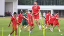 Para pemain Timnas Indonesia menggelar sesi latihan resmi jelang melawan Saint Kitts and Nevis pada laga perdana FIFA Series 2026 di Stadion Madya, Kompleks Gelora Bung Karno, Jakarta, Kamis (26/3/2026). (Bola.com/M Iqbal Ichsan)