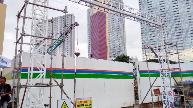 Pintu masuk gedung Taman Ismail Marzuki