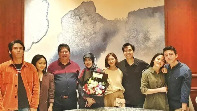 6 Potret Kebersamaan Sheila Dara dan Keluarga Vidi Aldiano, Sudah Akrab