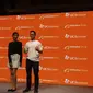 Kepala Bagian Bisnis Internasional UC Browser Alibaba Mobile Business Group Shallia Li dan UC Browser Team Indonesia Kenji Jahja saat mengumumkan versi terbaru UC Browser di Jakarta, Kamis (1/2/2018). Liputan6.com/Agustin Setyo Wardani