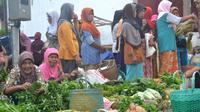 Ilustrasi – Pasar Karangpucung. Ruas Tol Diharapkan bisa menjadi pengungkit ekonomi masyarakat Cilacap. (Foto: Liputan6.com/Muhamad Ridlo)