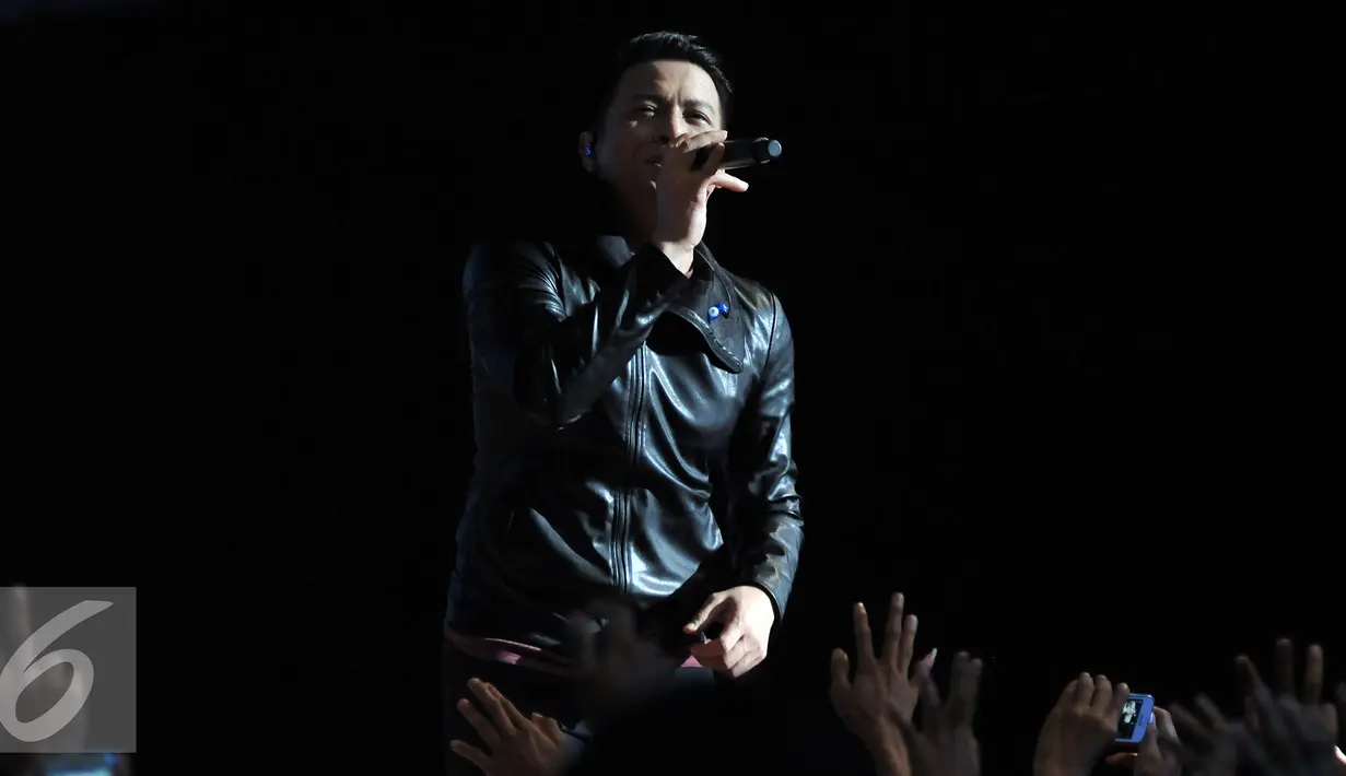 Grup Band NOAH saat pentas di Malam Puncak HUT SCTV ke 26 di Istora Senayan, Jakarta, Rabu (24/8). Kehadiran NOAH membuat penonton semakin antusias. (Liputan6.com/Johan Tallo)