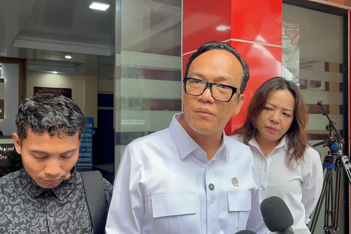 Wakil Menteri Ketenagakerjaan (Wamenaker) Immanuel Ebenezer sambangi Polres Metro Jakarta Selatan, Senin (14/7/2025) (Liputan6.com/Ady Anugrahadi)