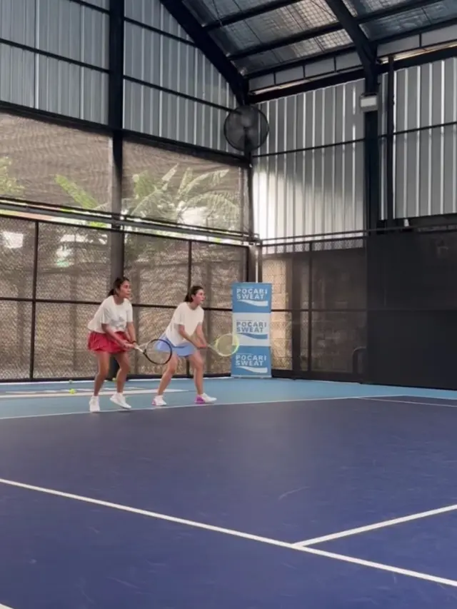 Syahnaz Sadiqah dan Jeje Govinda main tenis bareng saudara sehari pasca konferensi pers Rendy Kjaernett (Foto: Instagram syahnazs)