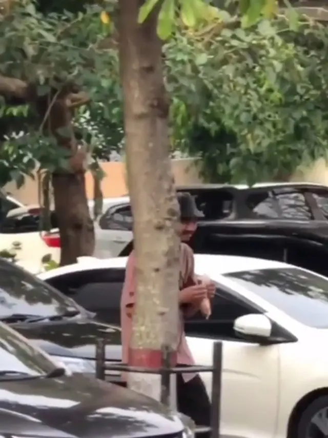 Viral Duta Sheila On 7 Jajan Cilok di Pinggir Jalan, Ini 6 Potretnya