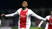 Ryan Gravenberch. Gelandang Belanda berusia 20 tahun ini baru saja didatangkan Bayern Munchen dari Ajax Amsterdam dengan nilai transfer 18,5 juta euro atau setara Rp280 miliar dengan durasi kontrak hingga Juni 2027. Selama 4 musim berseragam Ajax, ia total tampil dalam 102 laga di semua ajang dengan torehan 12 gol dan 13 assist. (AFP/ANP/Olaf Kraak)