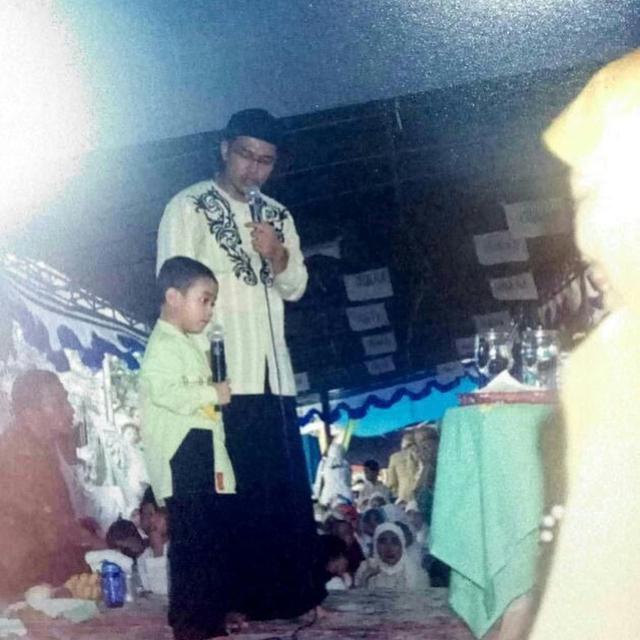 10 Tahun Kepergian Uje, Ini 6 Potret Lawas Abidzar Al Ghifari dan Mendiang Ayahnya