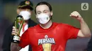 Pemain Persija Jakarta, Marc Klok, mendapat penghargaan sebagai pemain terbaik Piala Menpora 2021 di Stadion Manahan, Solo, Minggu (25/4/2021). (Bola.com/M Iqbal Ichsan)