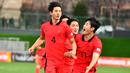 Selebrasi pemain Korea Selatan U-20, Choi Seok-hyun setelah mencetak gol ketiga ke gawang China U-20 pada laga perempatfinal Piala Asia U-20 2023 di JAR Stadium, Tashkent, Uzbekistan, Minggu (12/3/2023). (AFC/Adam Aidil)