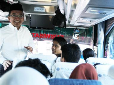 Citizen6, Jakarta: Sebanyak 14 bus diberangkat ke Jawa Tengah dan 4 bus tujuan Jawa Timur. Lokasi keberangkatan lainnya berada di PLN Distribusi Jakarta dan Tangerang. (Pengirim: Agus Trimukti)