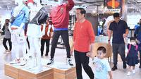 Presiden Joko Widodo atau Jokowi mengunjungi DeliPark Mall, Kota Medan, disela-sela kunjungan kerjanya ke Provinsi Sumatra Utara, Kamis 9 Februari 2023. (Dok. Biro Pers Sekretariat Presiden)