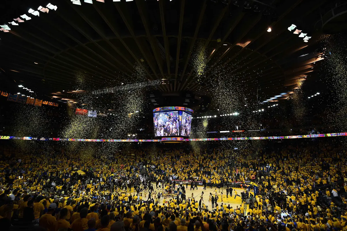Oracle Arena, kandang Golden State Warriors.