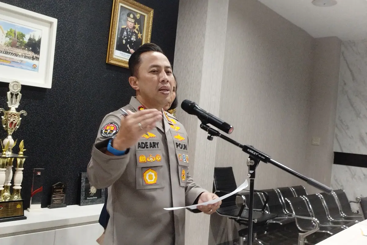 Kabid Humas Polda Metro Jaya Kombes Pol Ade Ary Syam Indradi. Dia mengatakan, penyidik telah melayangkan surat panggilan kepada Tiko Aryawardhana, suami penyanyi BCL.
