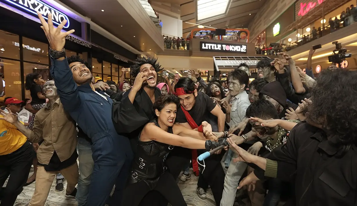 "Mereka kerjasama dengan ayah saya dan sukses besar, dan ini mau diteruskan ke kita. Istilahnya legacy dari MVP dan Umbara Brothers Films," lanjutnya. (Bambang E. Ros/Bintang.com)