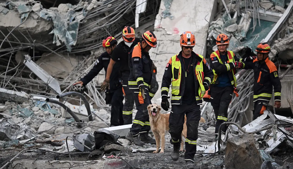 Dua hari setelah gempa bumi yang menghantam Myanmar tengah dengan magnitude 7,7, pemerintah Thailand jumlah korban di negaranya mencapai 10 jiwa. (Lillian SUWANRUMPHA/AFP)