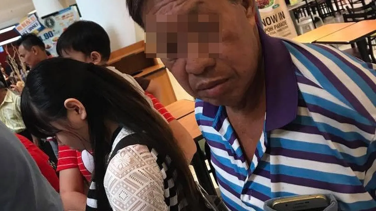 Pria Mesum Ambil Foto Gadis Secara Diam-Diam