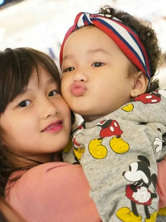 Bak Boneka, Ini 6 Potret Gemas Shakeela dan Sheva Anak Andhika Pratama