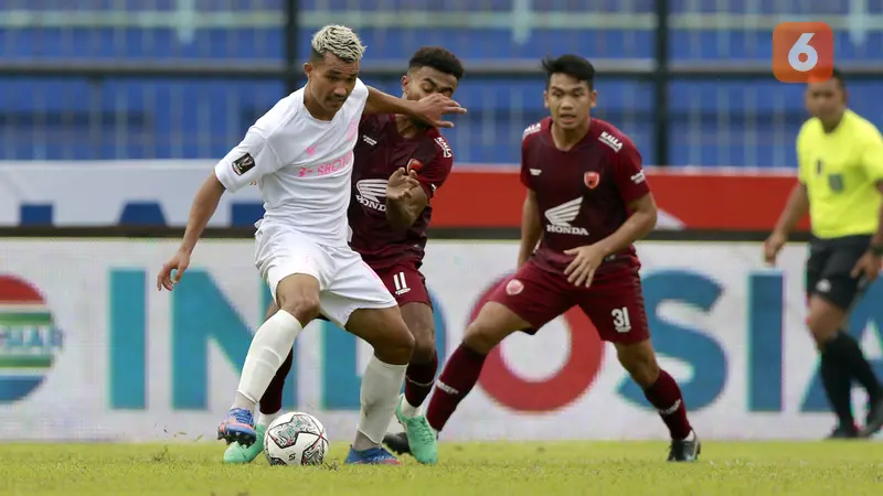 Foto: Penalti Kontroversial Bawa Persikabo 1973 Raih 3 Poin Penuh atas PSM Makassar di Grup D Piala Presiden 2022