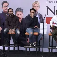 Noah menyanyikan secara langsung lagu teranyar mereka berjudul Jalani Mimpi