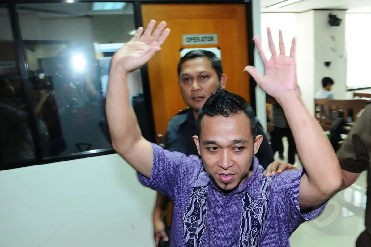 Office Boy Ini Sumringah Hanya Divonis Satu Tahun Penjara