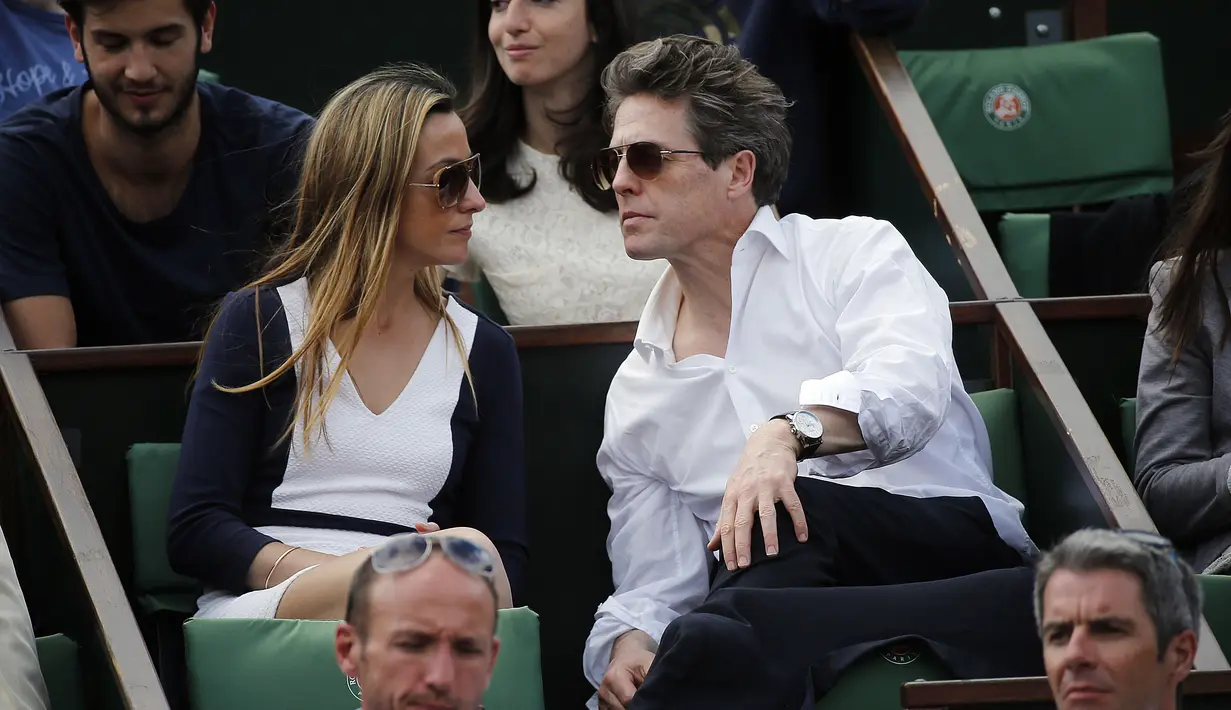 Menunggu kelahiran anak keempat, seorang teman dari mereka berkata tentang Hugh Grant: "Dia sangat bahagia. Dia mencintai menjadi ayah dan sekarang mulai terbiasa untuk itu. " (Bintang/EPA)