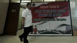 Pegawai Pemprov DKI Jakarta melakukan aktivitas kerja di Balai Kota, Jakarta, Rabu (2/1). Berdasarkan data absensi, dari total 65.332 pegawai PNS se-DKI, hanya 28.526 yang hadir pada hari pertama kerja di tahun 2019. (Merdeka.com/Iqbal S. Nugroho)