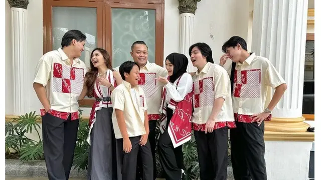 Potret Kedekatan Mahalini dan Keluarga Rizky Febian