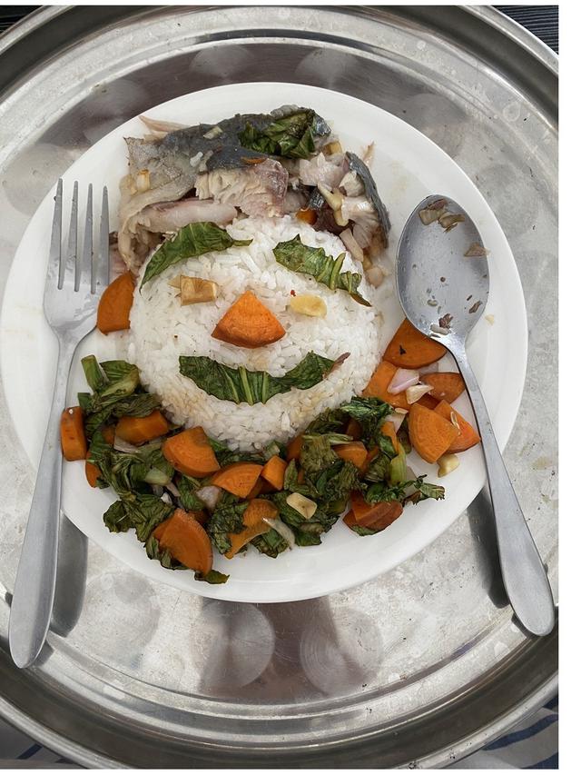 Suami Ini Bikin Makanan Lucu Buat Istri yang Baru Melahirkan, 6 Potretnya Kocak