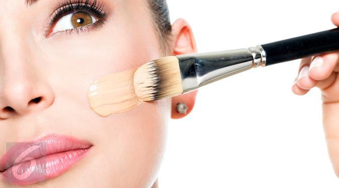 Ingin tahu rahasianya membuat makeup awet sepanjang hari? Simak di sini. (iStockphoto)