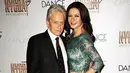 "15 tahun yang lalu dan hari ini... Selamat hari jadi Catherine!" tulis Michael Douglas. (Via Instagram/@catherinezetajones)
