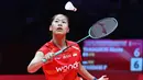 Tunggal putri Indonesia, Putri Kusuma Wardani saat bertanding melawan Akane Yamaguchi dari Jepang pada laga kedua fase grup BWF World Tour Finals 2025 di Hangzhou, Zhejiang, China, Kamis (18/12/2025). Tunggal putri Indonesia, Putri Kusuma Wardani harus mengakui keunggulan wakil Jepang, Akane Yamaguchi, pada laga kedua fase grup BWF World Tour Finals 2025. (Jade Gao/AFP)