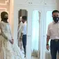 Rizal Djibran dan calon istri fitting baju pengantin. (Sumber: YouTube/Indosiar)
