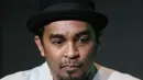"Jadi ya gua kurang sepakat dengan menggeneralisir enggak bisa demikian, karena kita bisa ngeliat begitu banyak artis dan musisi yang berprestasi," ujar Glenn Fredly. (Adrian Putra/Bintang.com)