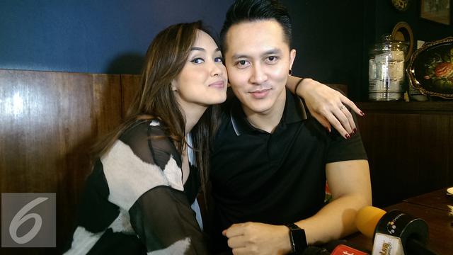 Dianggap Lebay Istri Demian Aditya Beri Pembelaan Showbiz Liputan6 Com Demian aditya is an actor, known for the doll (2016), sabrina (2018) and australia's got talent (2007). dianggap lebay istri demian aditya