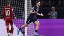 Kvaratskhelia menunjukkan konsistensi tinggi sejak babak 16 besar. Pergerakannya di sisi kiri menjadi kunci dalam membuka ruang serangan PSG. (AFP/Anne-Christine)