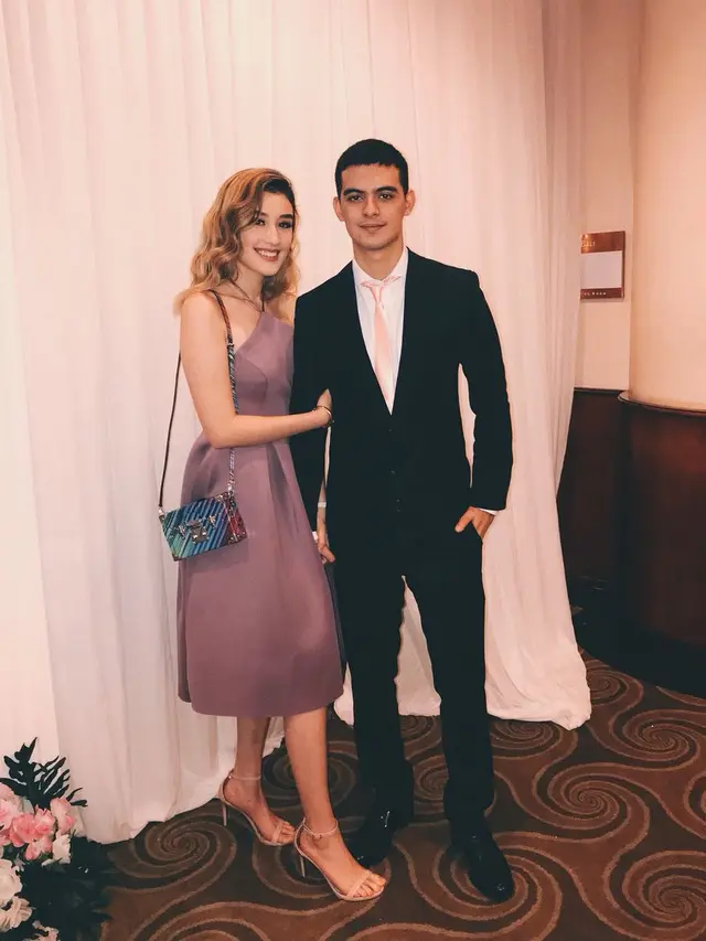 5 Gaya Ciccio Manassero dan Natasha Ryder Saat Kondangan Ini Curi Perhatian