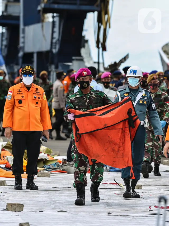 Hari Keempat, Petugas Gabungan Kembali Evakuasi Korban Sriwijaya Air
