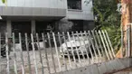 Setelah bentrok dini hari tadi, polisi kini menjaga ketat kantor YLBHI. 