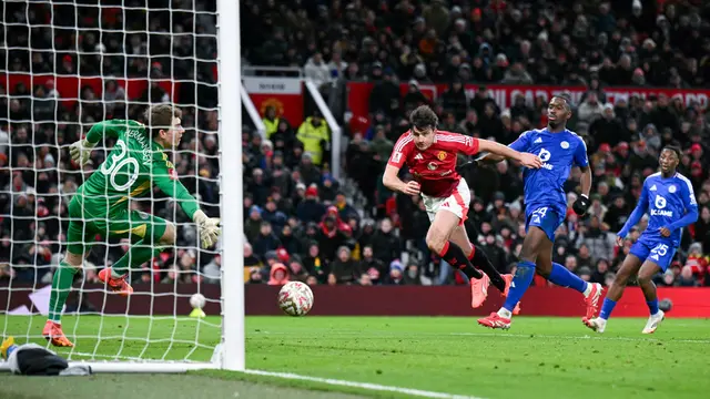 Foto: Melihat Gol Kontroversial Harry Maguire Saat MU Taklukkan Leicester, Ruud van Nistelrooy Murka