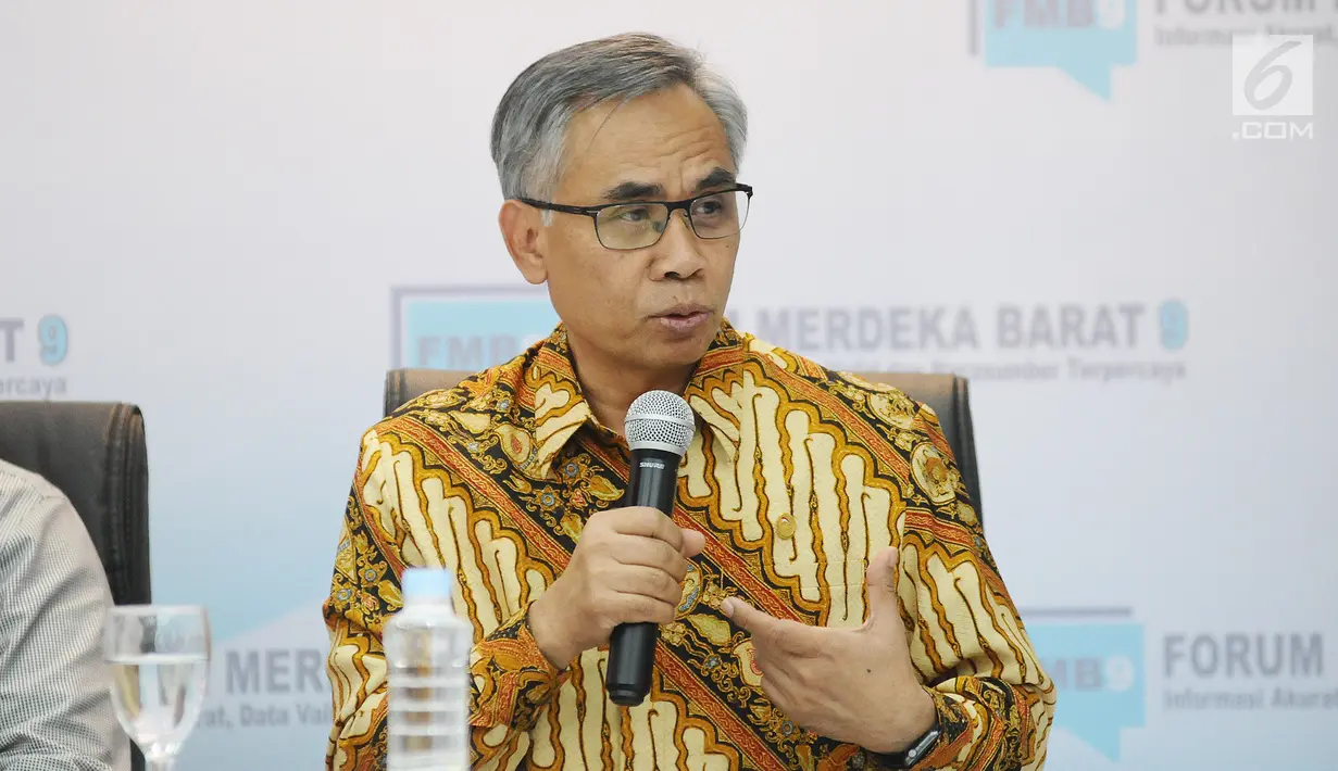 Ketua Dewan Komisioner OJK Wimboh Santoso saat diskusi FMB 9 bertajuk 'Investasi Unicorn untuk Siapa?', Jakarta (26/2). Potret e-commerce dan start-up Indonesia diyakini akan menjadi saran lompatan besar untuk Indonesia. (Liputan6.com/Herman Zakharia)