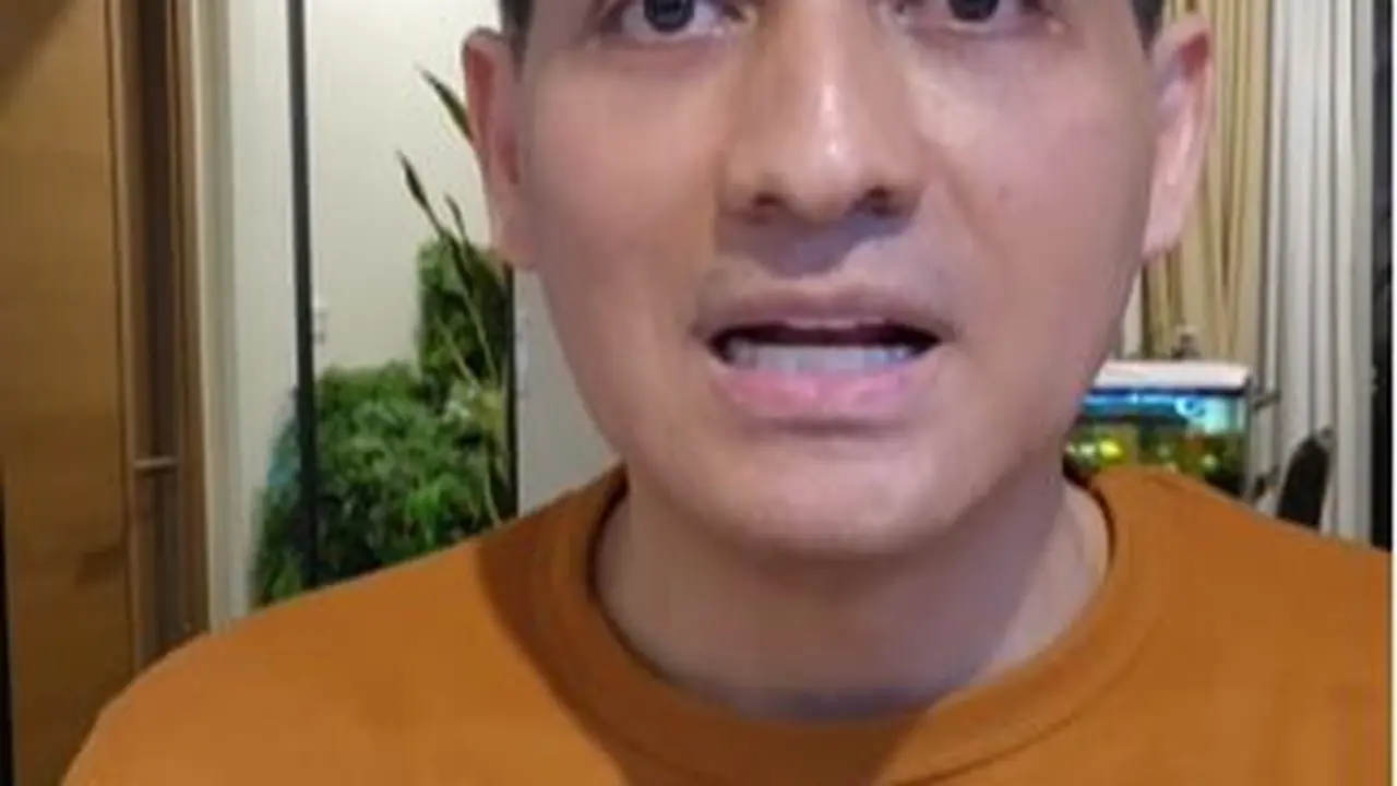 Lucky Hakim (https://www.instagram.com/p/C9ZFOPzvJm1/)